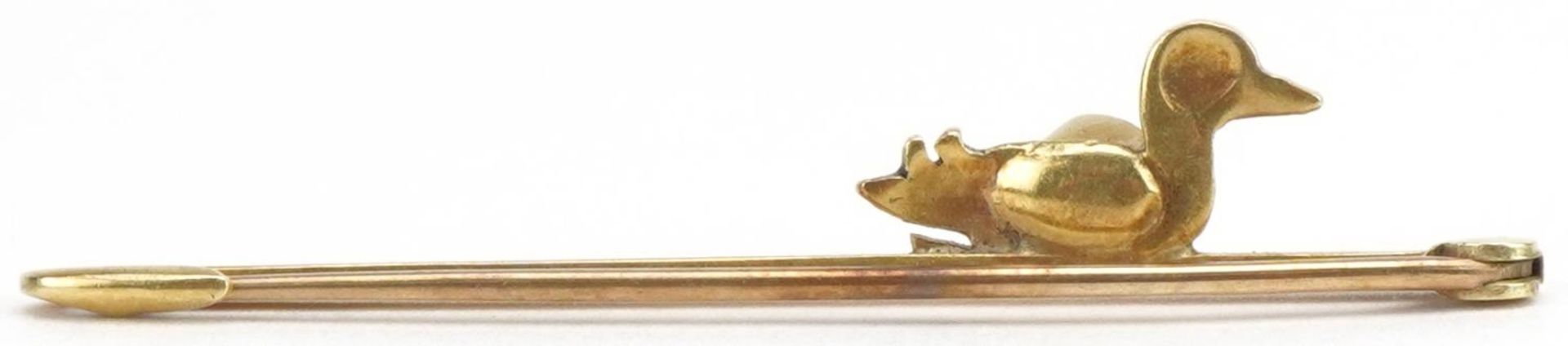 15ct gold enamel and pearl duck bar brooch housed in a Goldsmiths & Silversmiths Company London - Bild 2 aus 5