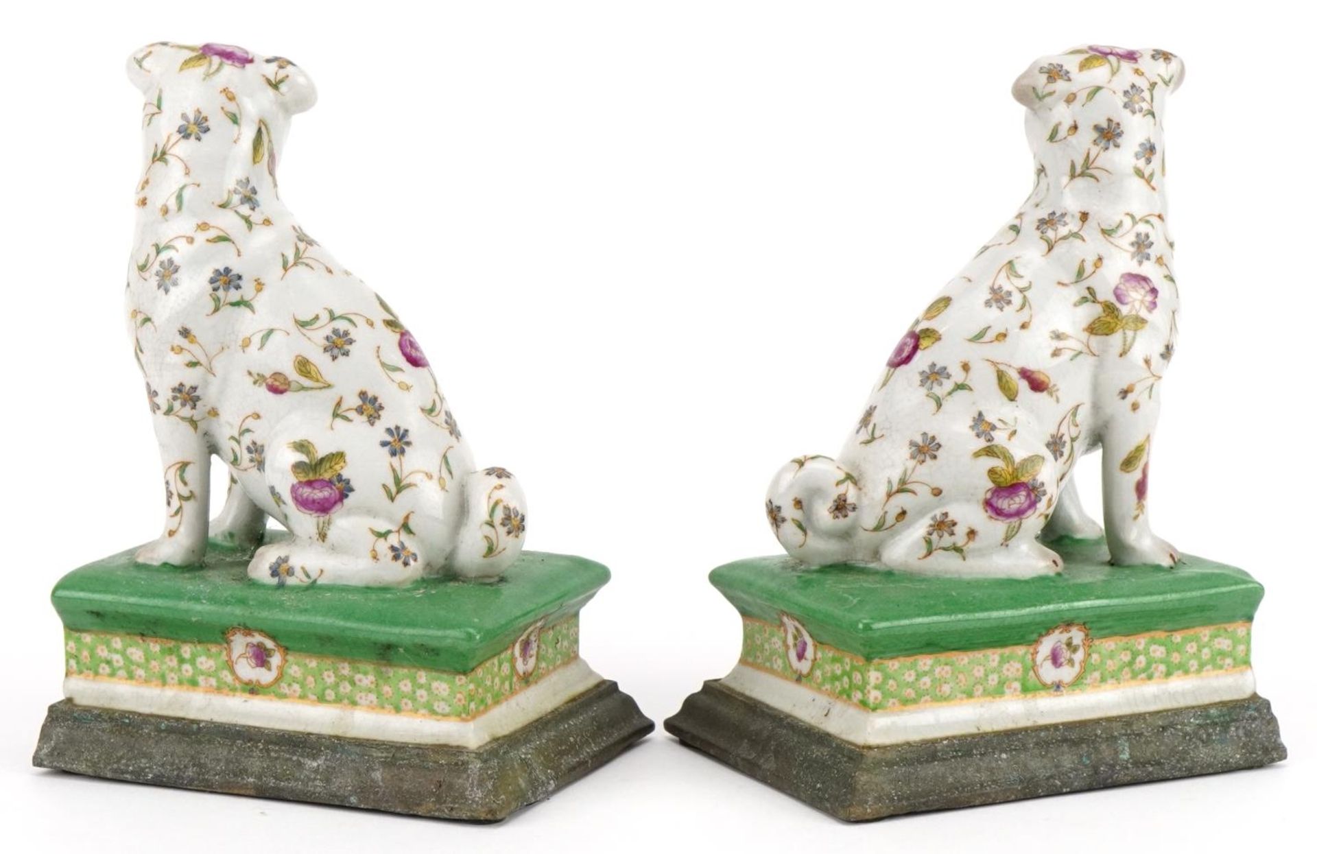 Pair of Victorian style porcelain bookends with bronzed bases in the form of dogs, each 19cm - Bild 2 aus 3