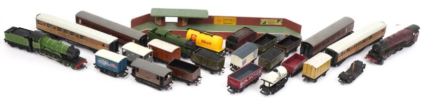 Hornby OO gauge model railway, some tinplate, including LNER 9596 locomotive with tender and 8509