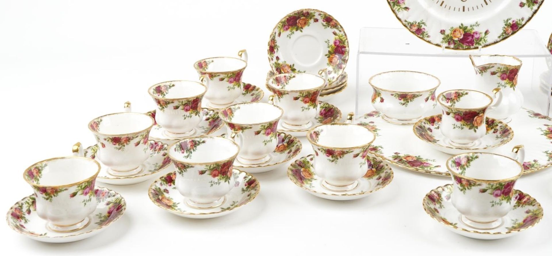Royal Albert Old Country Roses china including various teaware, wall clock and cake tray, 35cm - Bild 3 aus 5