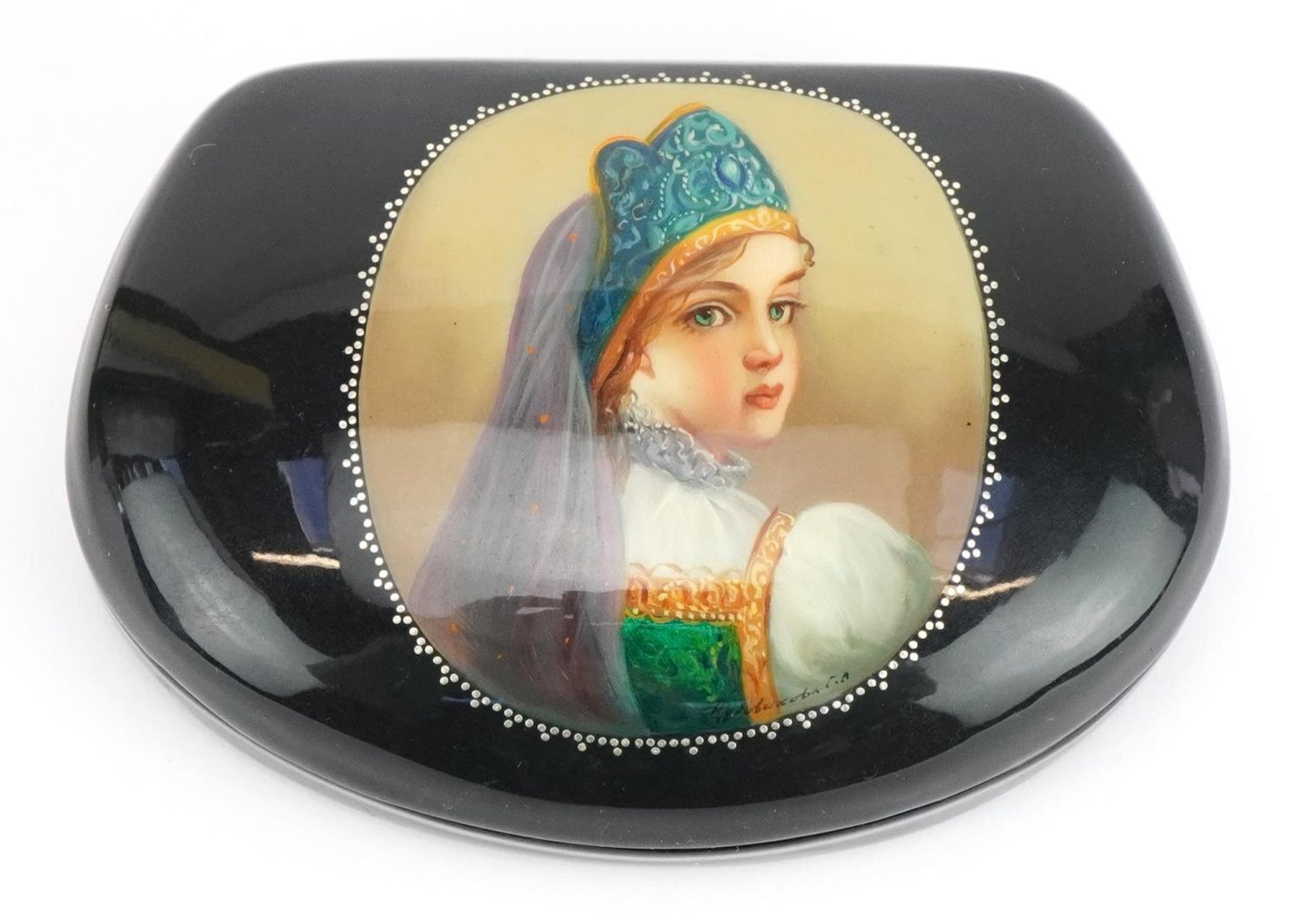 Russian black lacquer comprising box with hinged lid produced in the village of Fedoskino finely - Image 4 of 7