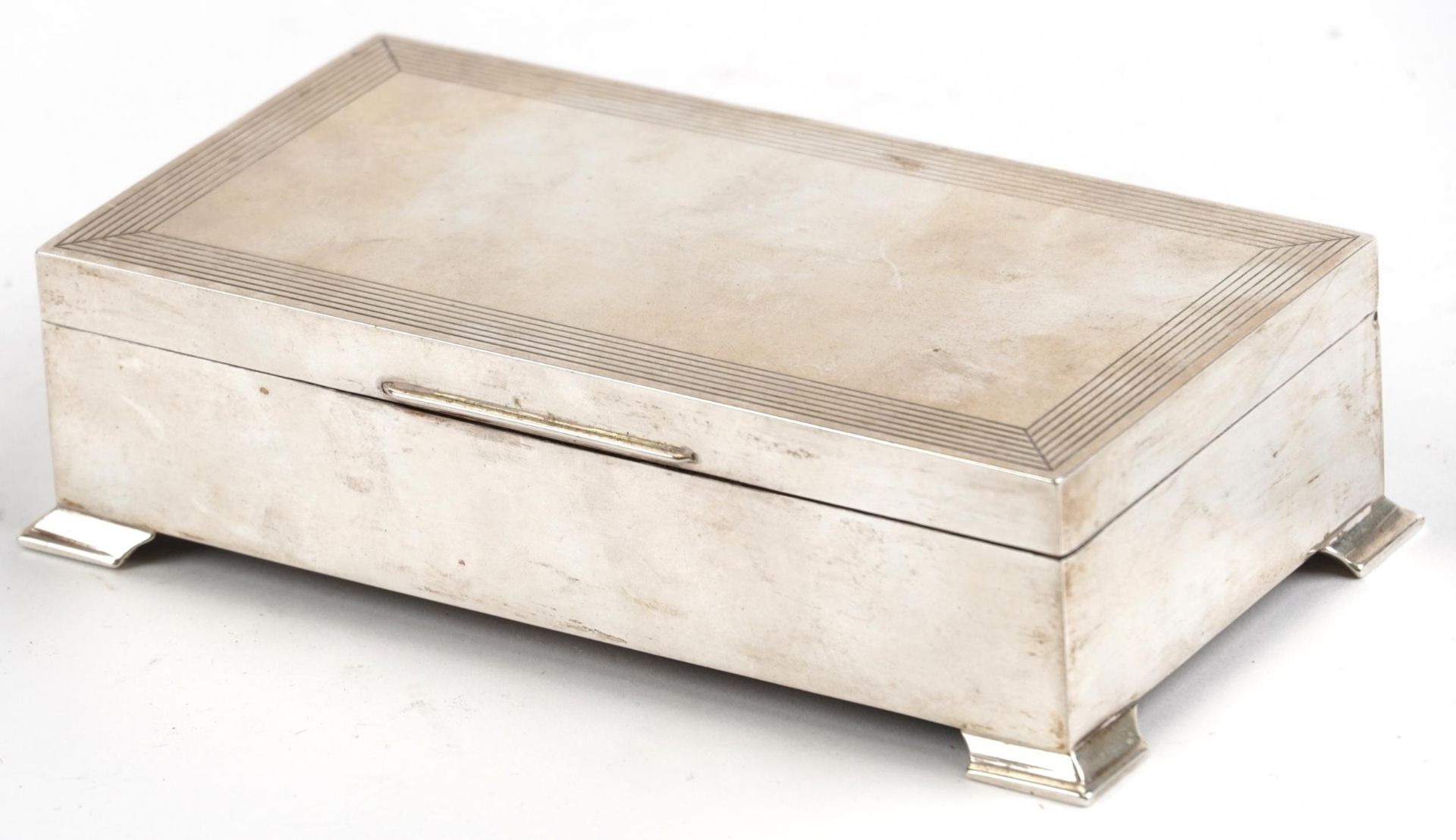 Harman Brothers, Art Deco style silver cigar box with hinged lid, Birmingham 1964, 4.5cm H x 17.