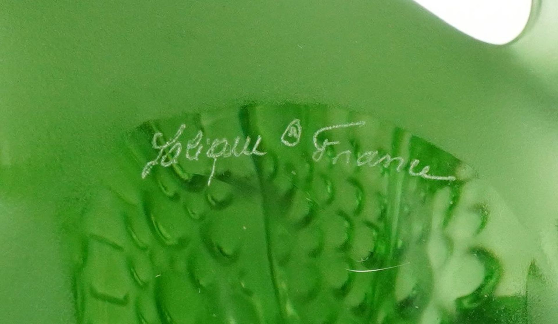 Lalique, French frosted green glass Gregory toad paperweight with label, etched Lalique France, 10. - Bild 4 aus 5