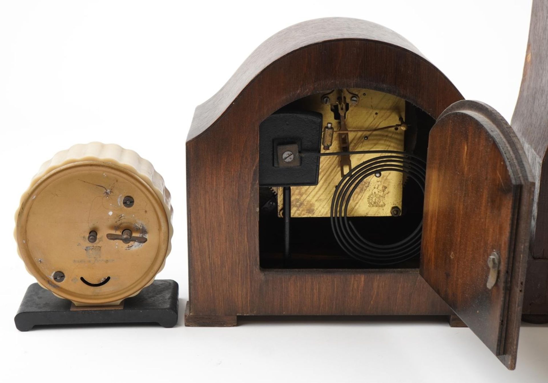 Four mantle clocks including oak cased Napoleon hat shaped Westminster chiming example, the - Bild 3 aus 5