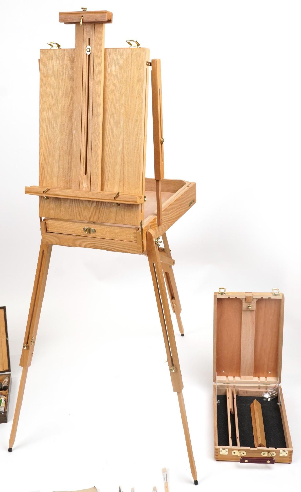 Good collection of artist's equipment including travelling easels, paint brushes, palettes and - Bild 3 aus 5