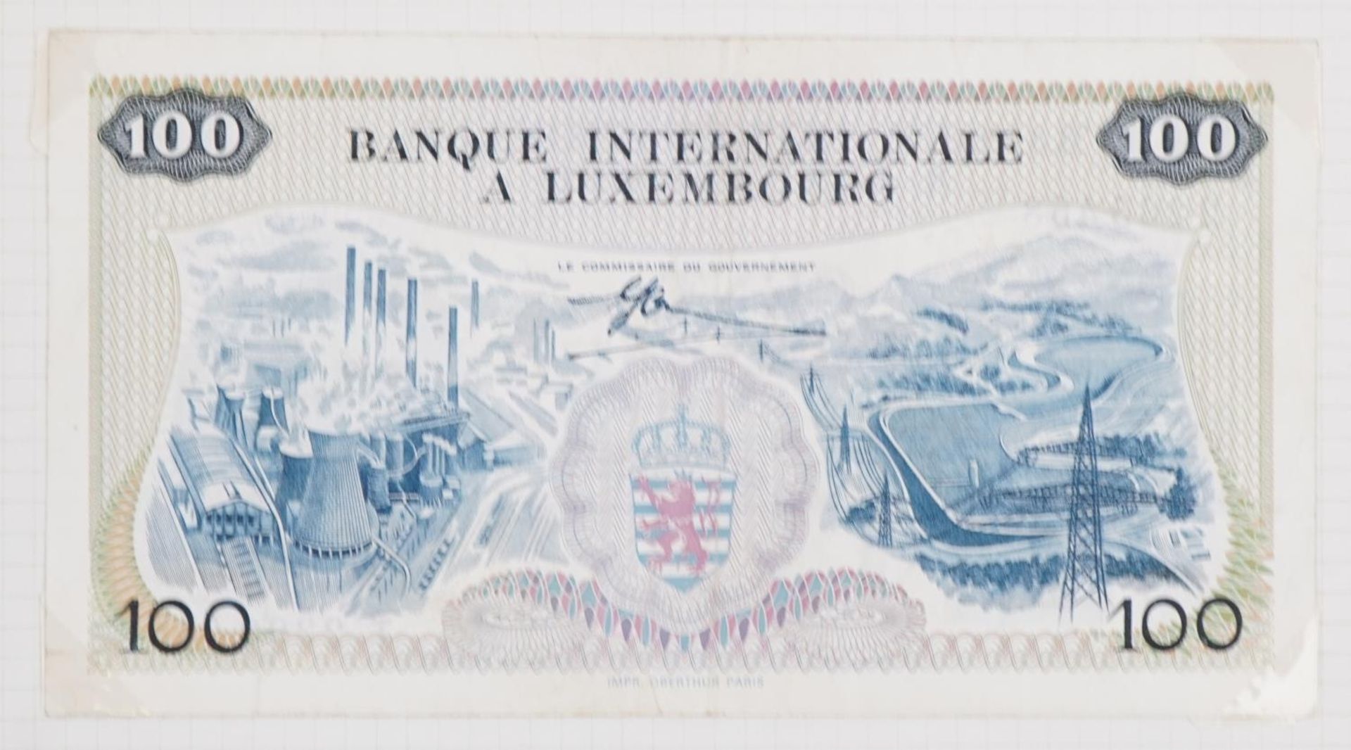 British and world banknotes arranged in an album including white five pound note, Chief Cashier P - Bild 9 aus 10