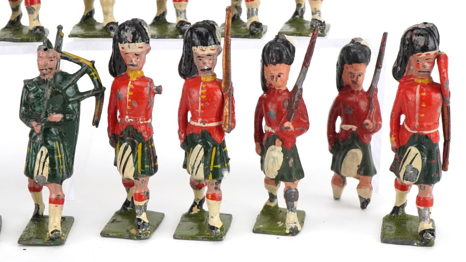 Nineteen Britains hand painted lead Gordon Highlanders soldiers and piper, some with articulated - Image 6 of 8