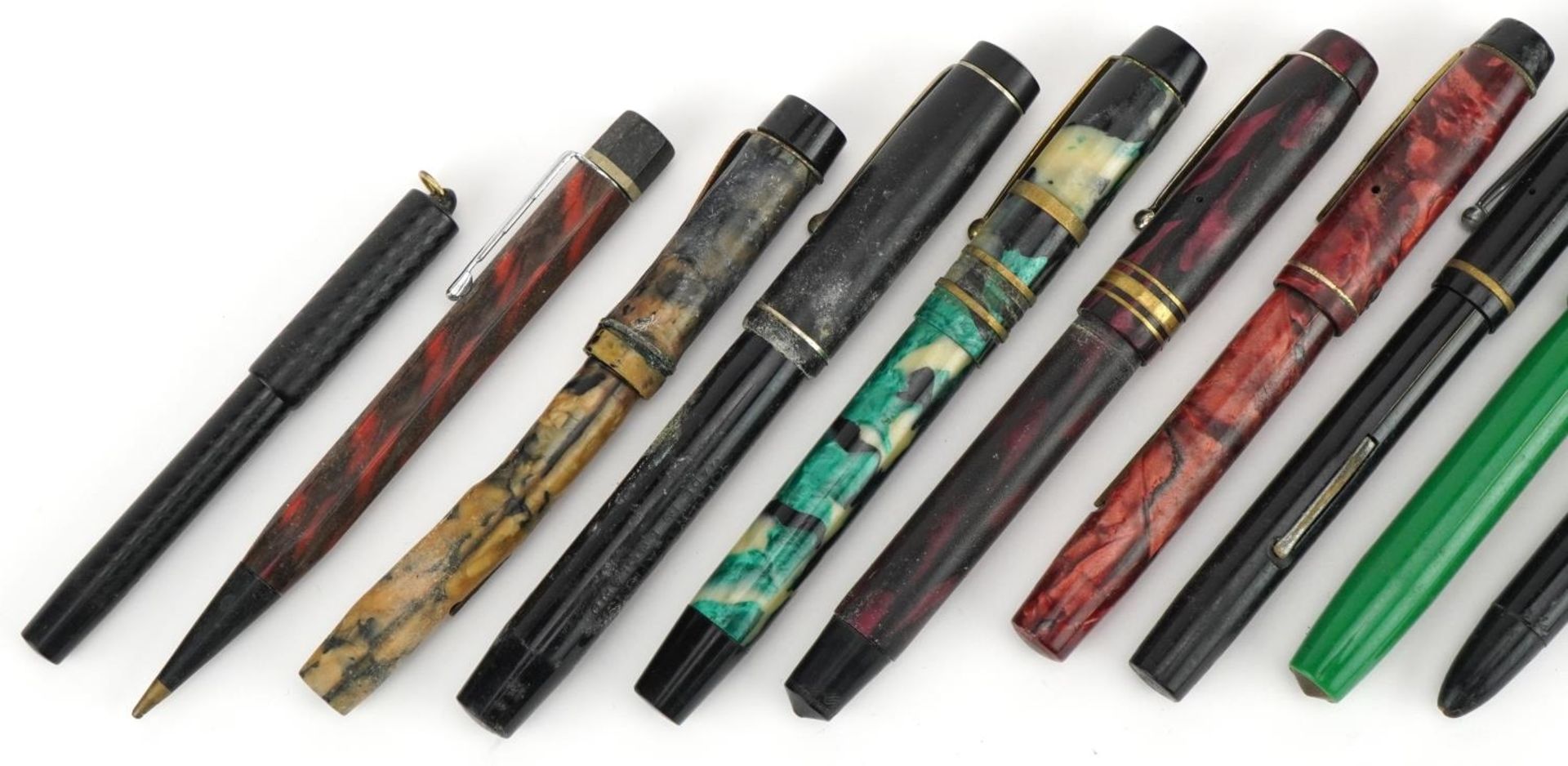Vintage fountain pens and propelling pencils, some marbleised, including Golden Guinea and - Image 2 of 4