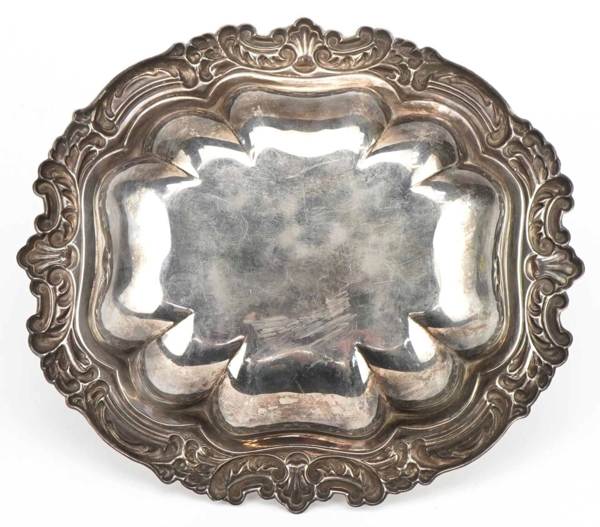 Spanish silver bowl embossed with scrolling foliage, 22.5cm wide, 170.5g : For further information - Image 4 of 5