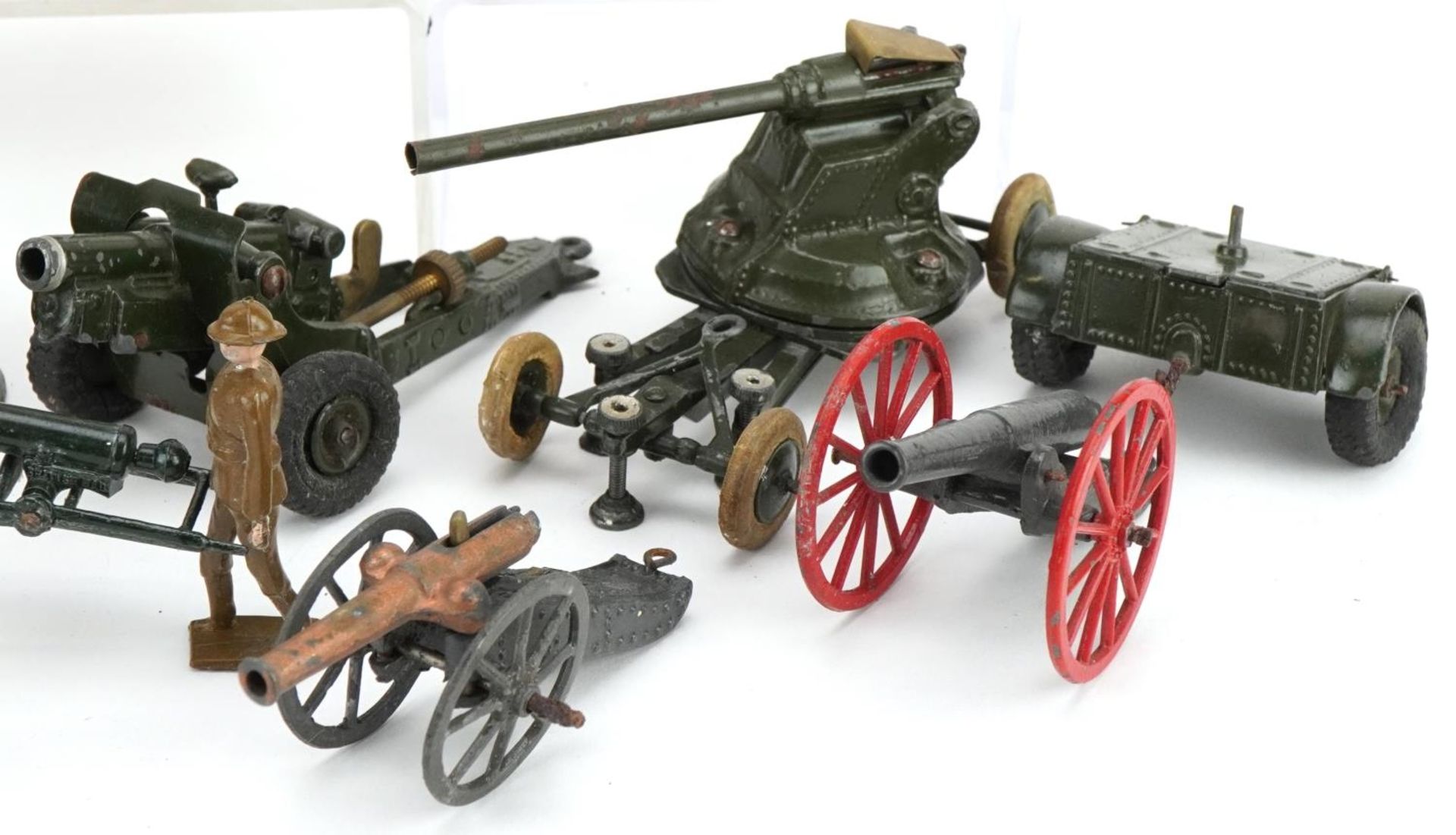 Britains hand painted lead military artillery including anti aircraft guns and an Air Force - Image 5 of 7