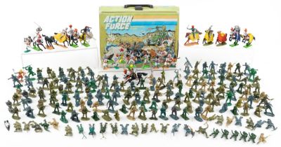 Vintage toys including toy soldiers, Timpo toys and Britains : For further information on this lot