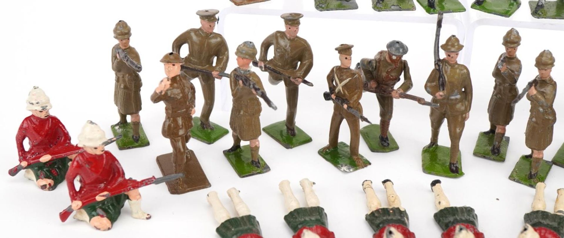 John Hill & Co and Britains hand painted lead soldiers including Seaforth Highlanders, with paper - Bild 5 aus 9