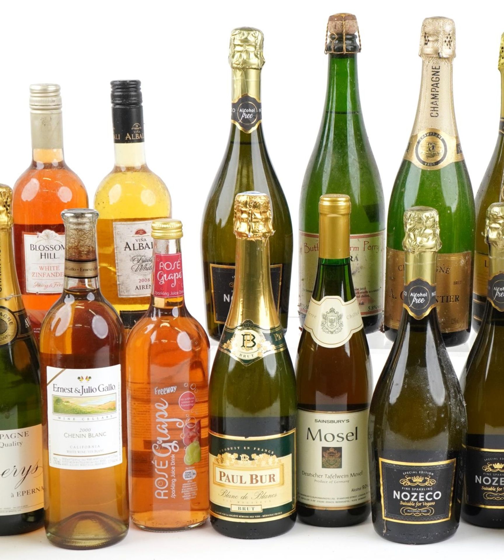 Collection of table wines and Champagne including La Castelia Prosecco and Archer's Peach Schnapps : - Bild 3 aus 4