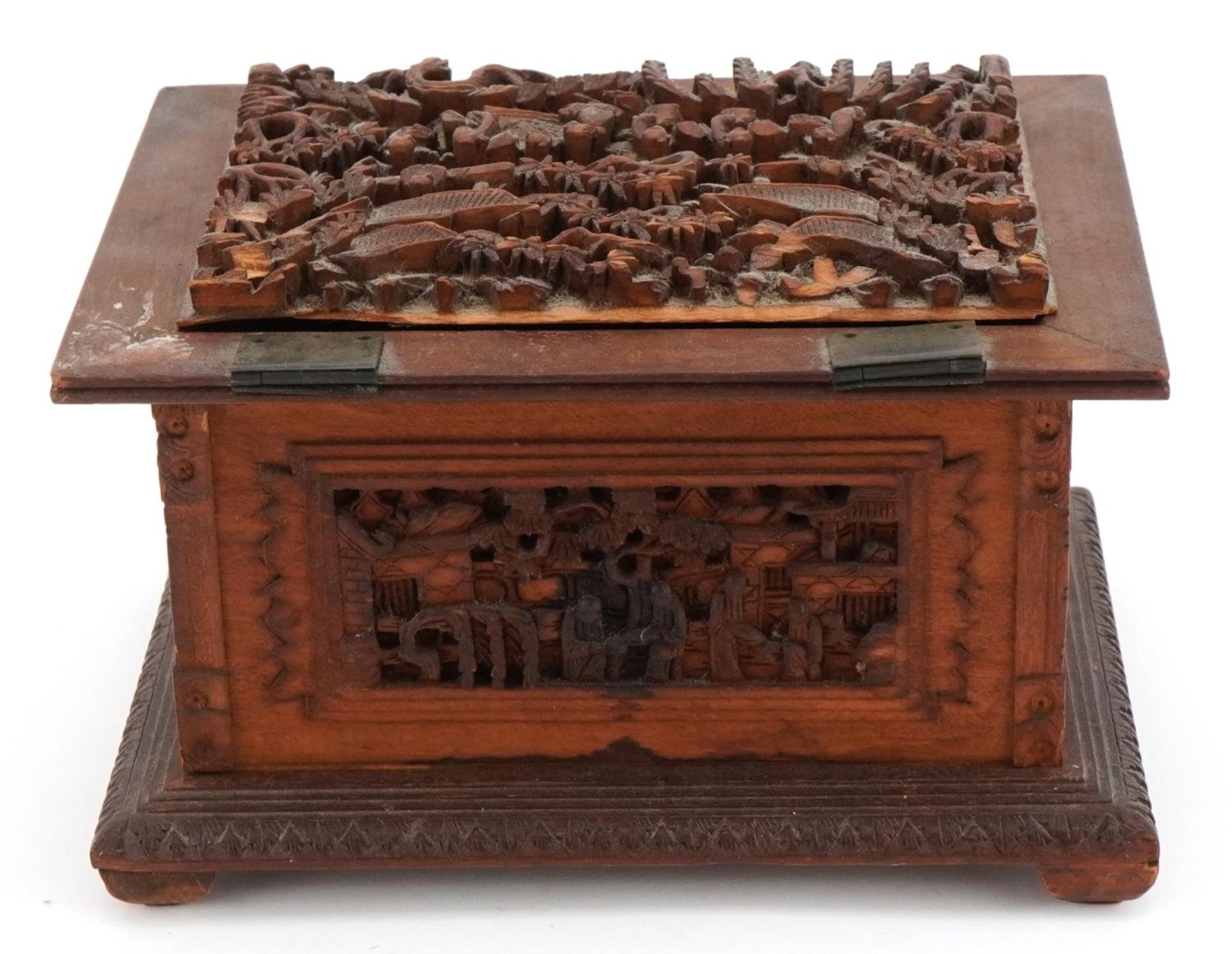Chinese sandalwood casket for restoration profusely carved with figures amongst trees and pagodas, - Bild 4 aus 8