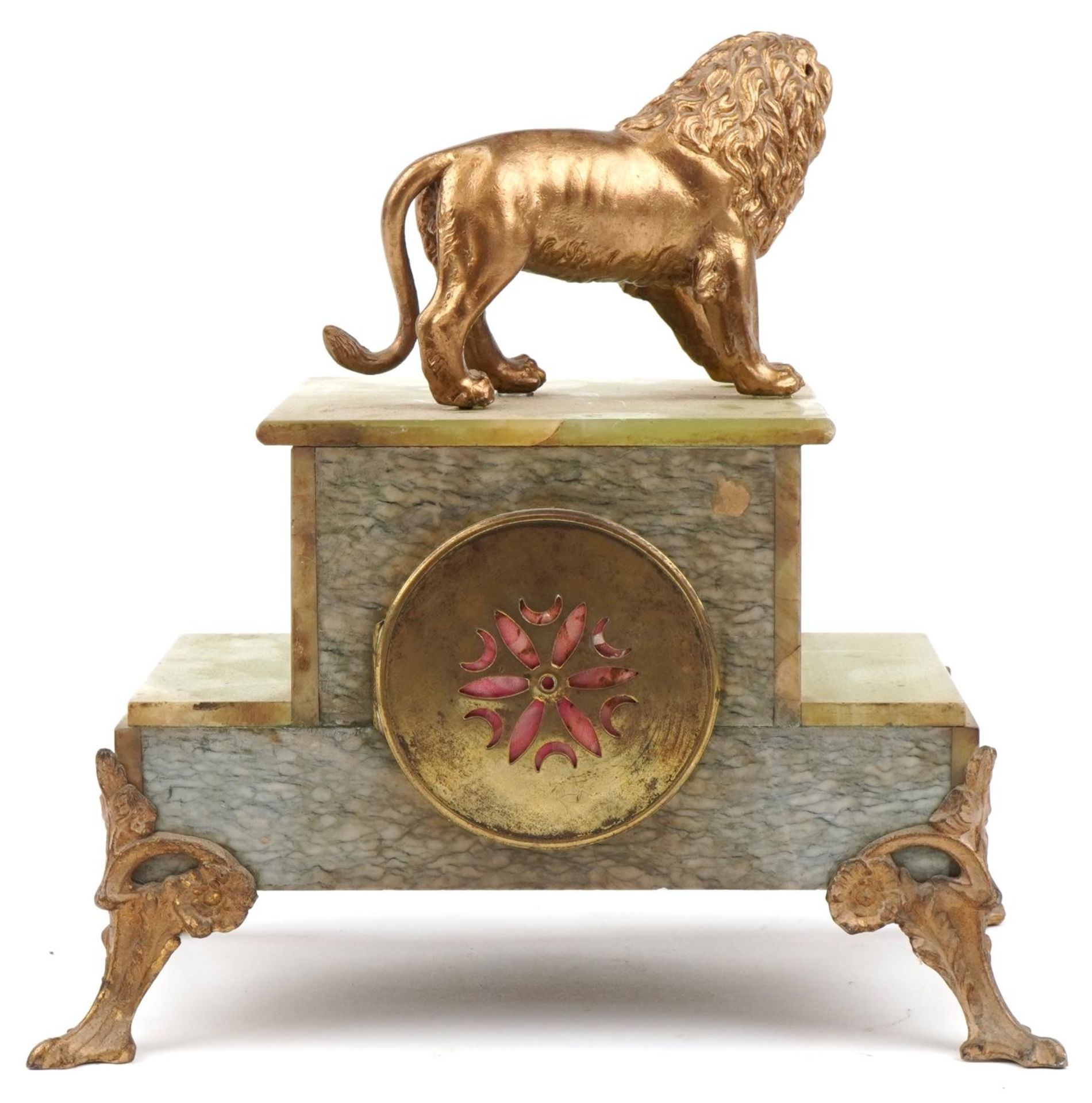 Japy Freres, French 19th century style onyx and gilt metal mantle clock surmounted with a lion, - Bild 3 aus 4