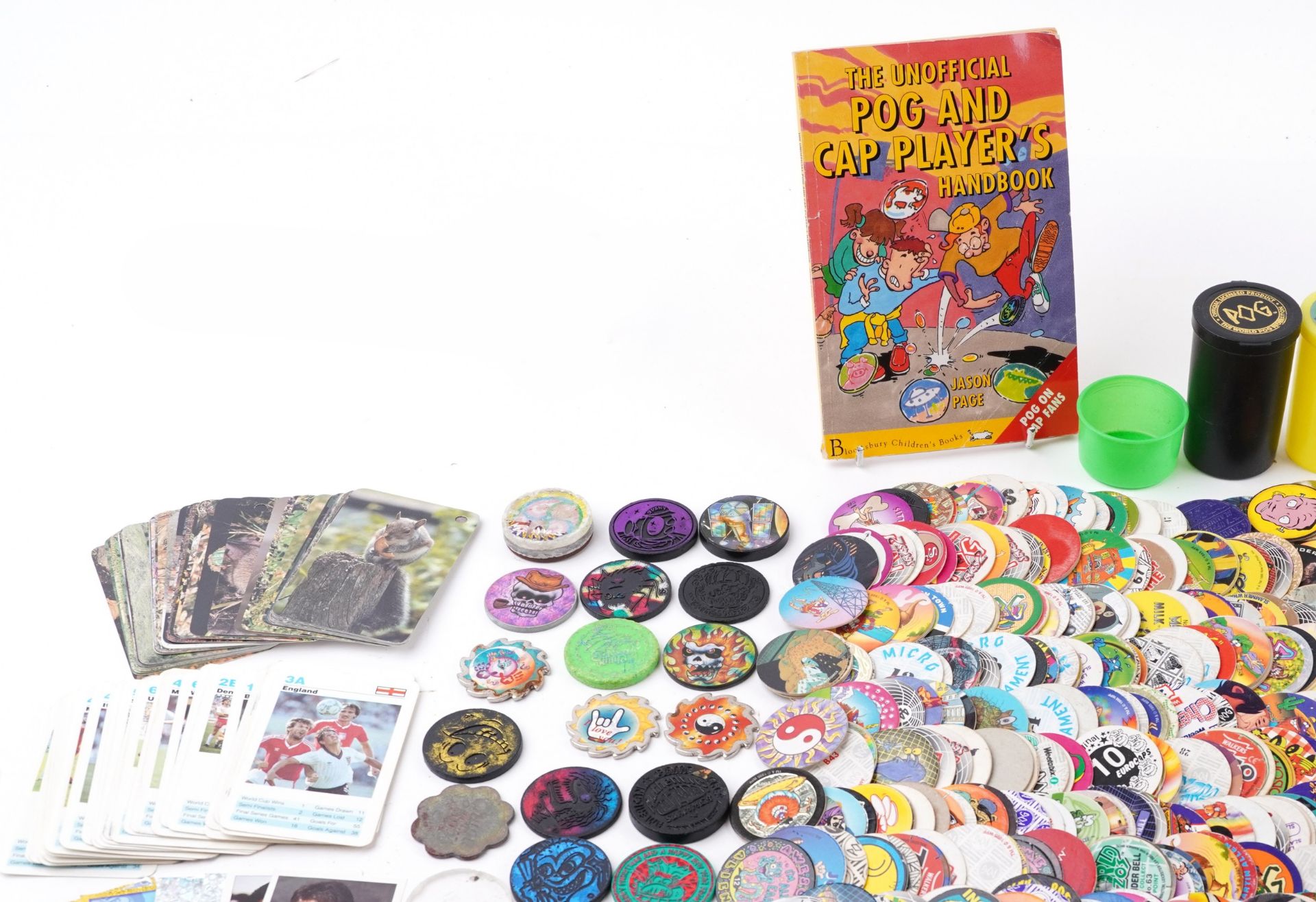 Collection of vintage and later trade cards and Pogs including The Unofficial Pogs Cap Players - Image 2 of 5