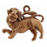 9ct gold lion charm, 1.4cm wide, 2.7g : For further information on this lot please visit www.