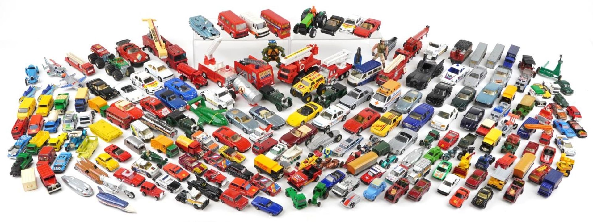 Large collection of predominantly diecast vehicles including Corgi and Matchbox : For further