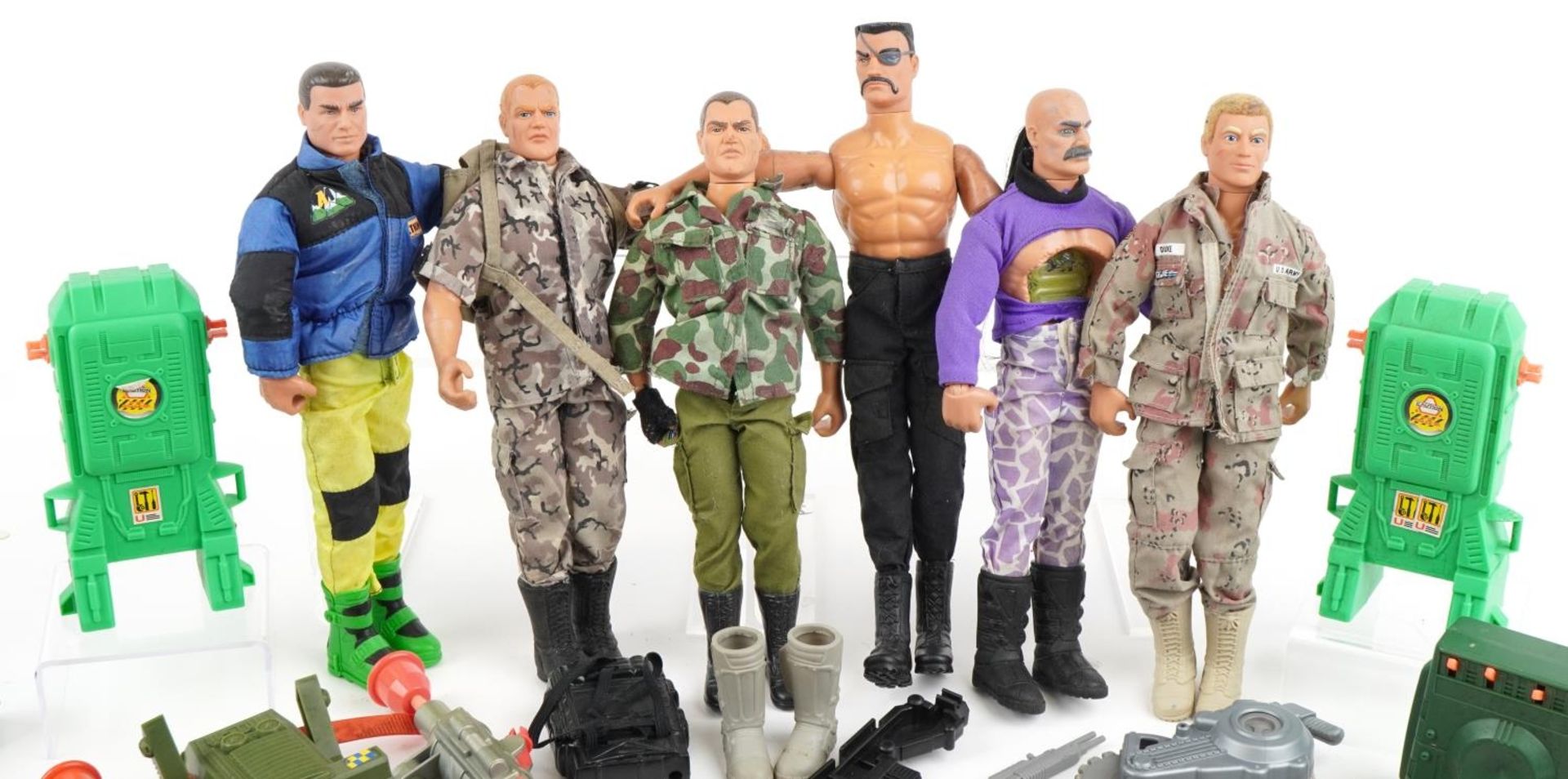 Collection of vintage and later Action Man figures and accessories including Doctor X : For - Bild 2 aus 4