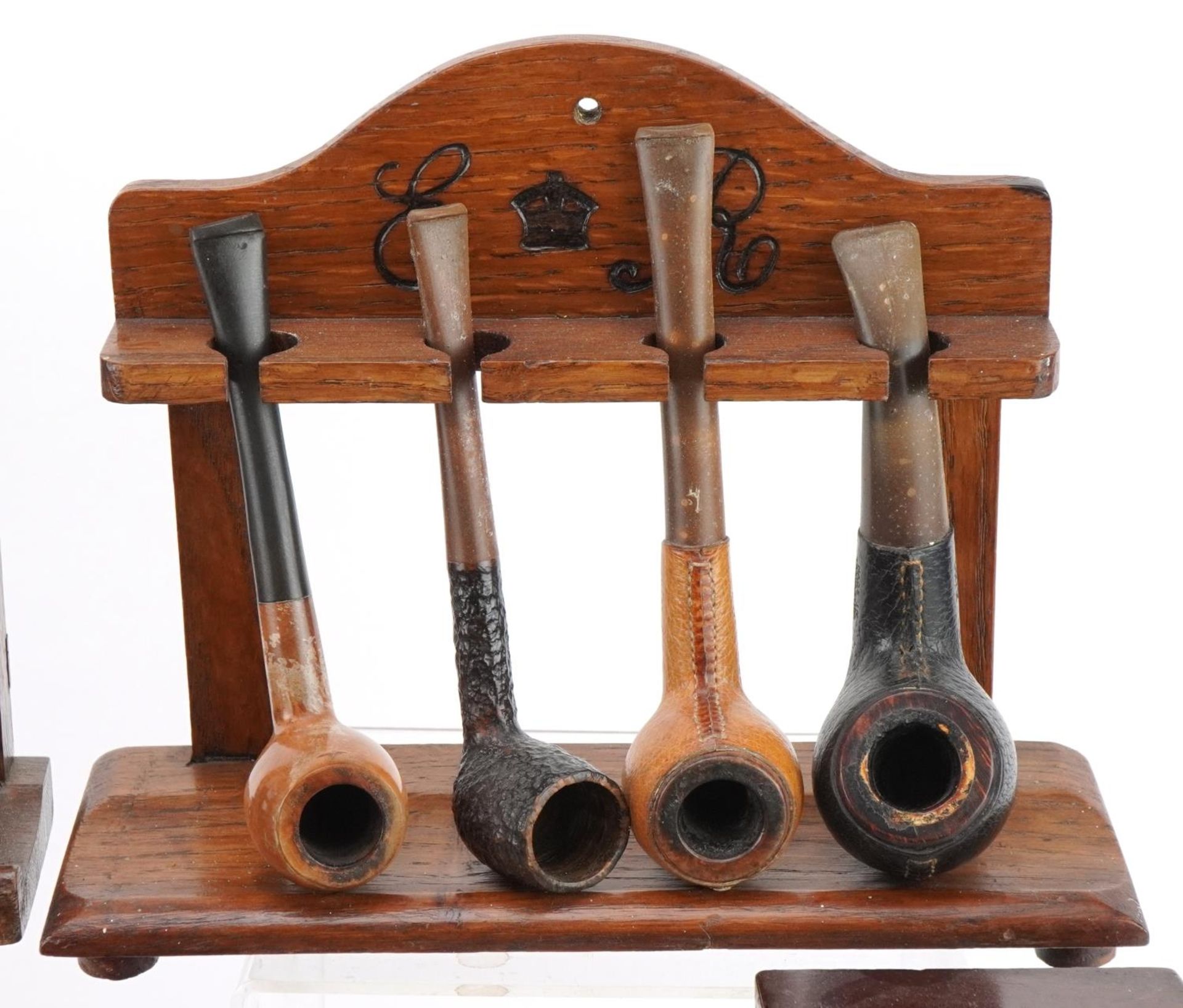 Twenty three vintage tobacco smoking pipes, predominantly briar, arranged in three pipe racks - Image 3 of 11