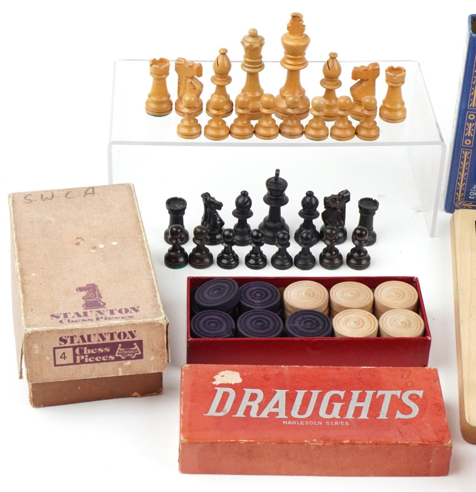 Vintage and later games including boxwood and ebonised Staunton pattern chess set : For further - Image 2 of 5