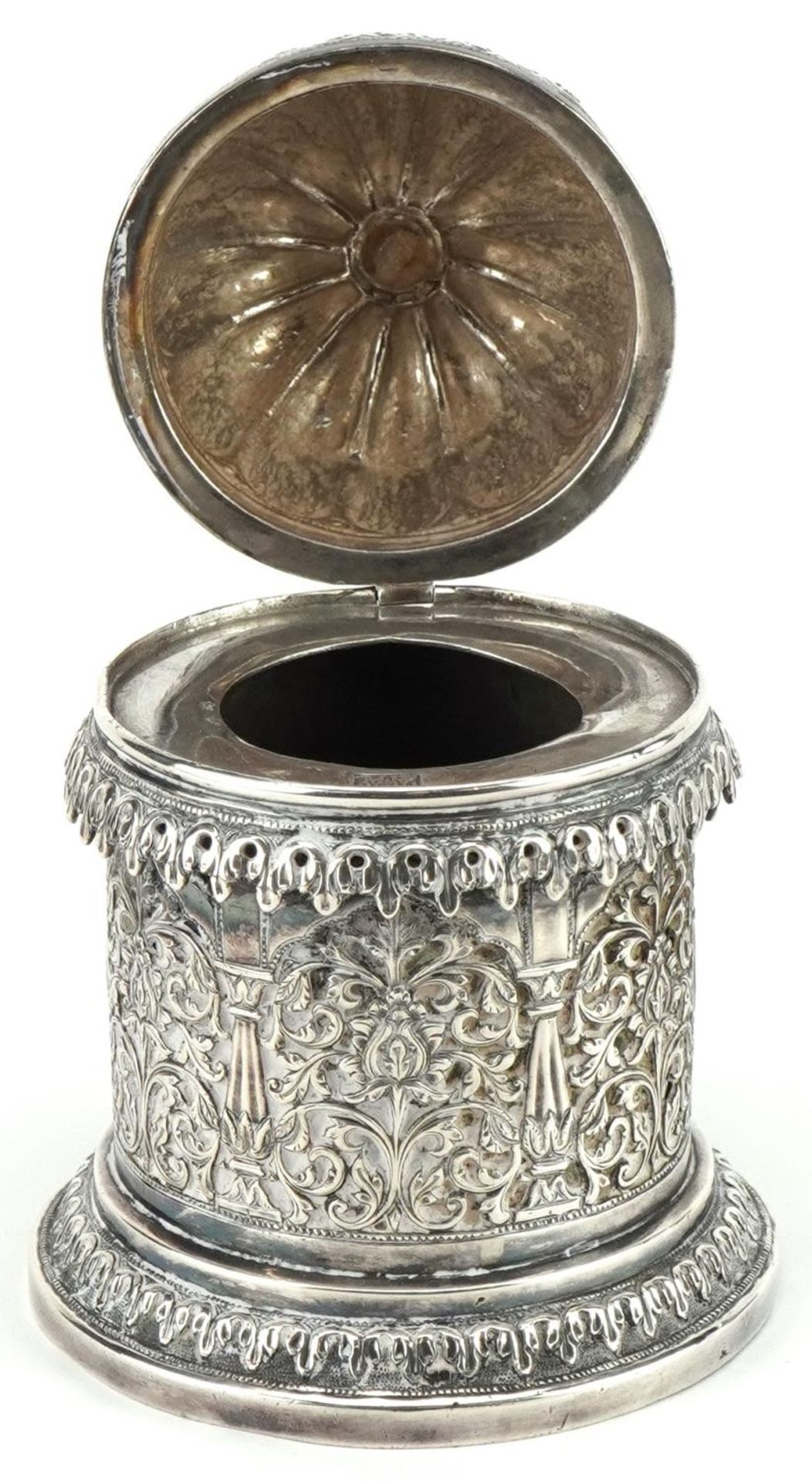 Bhuj, Indian Kutch silver cylindrical pot with hinged lid profusely pierced and embossed with - Bild 2 aus 5