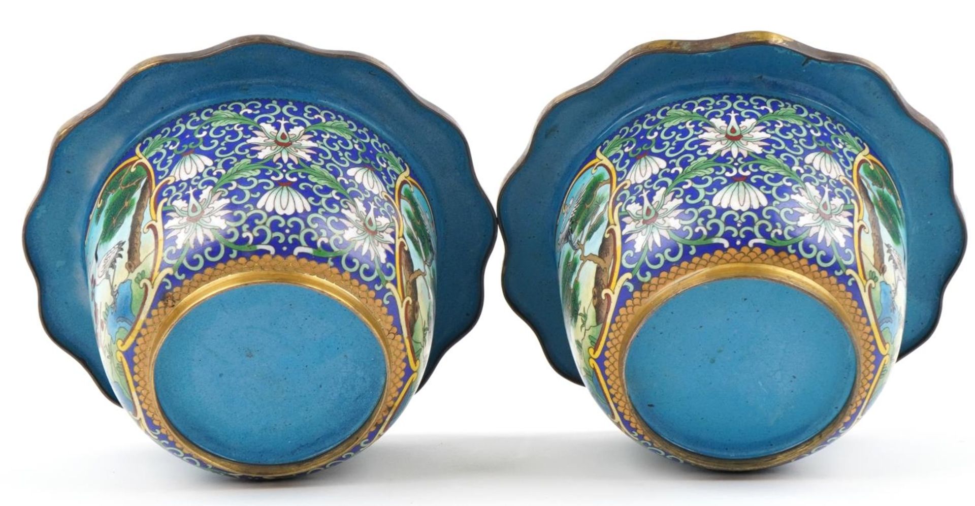 Good pair of Chinese cloisonne planters enamelled with panels of cranes within a border of - Bild 6 aus 6