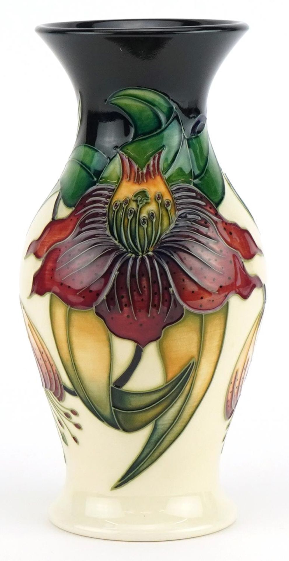 Moorcroft pottery baluster vase hand painted in the Anna Lilly pattern, 19.5cm high : For further - Bild 2 aus 4
