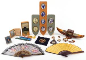 Sundry items including a faux tortoiseshell musical trinket box in the form of a Venetian gondola,