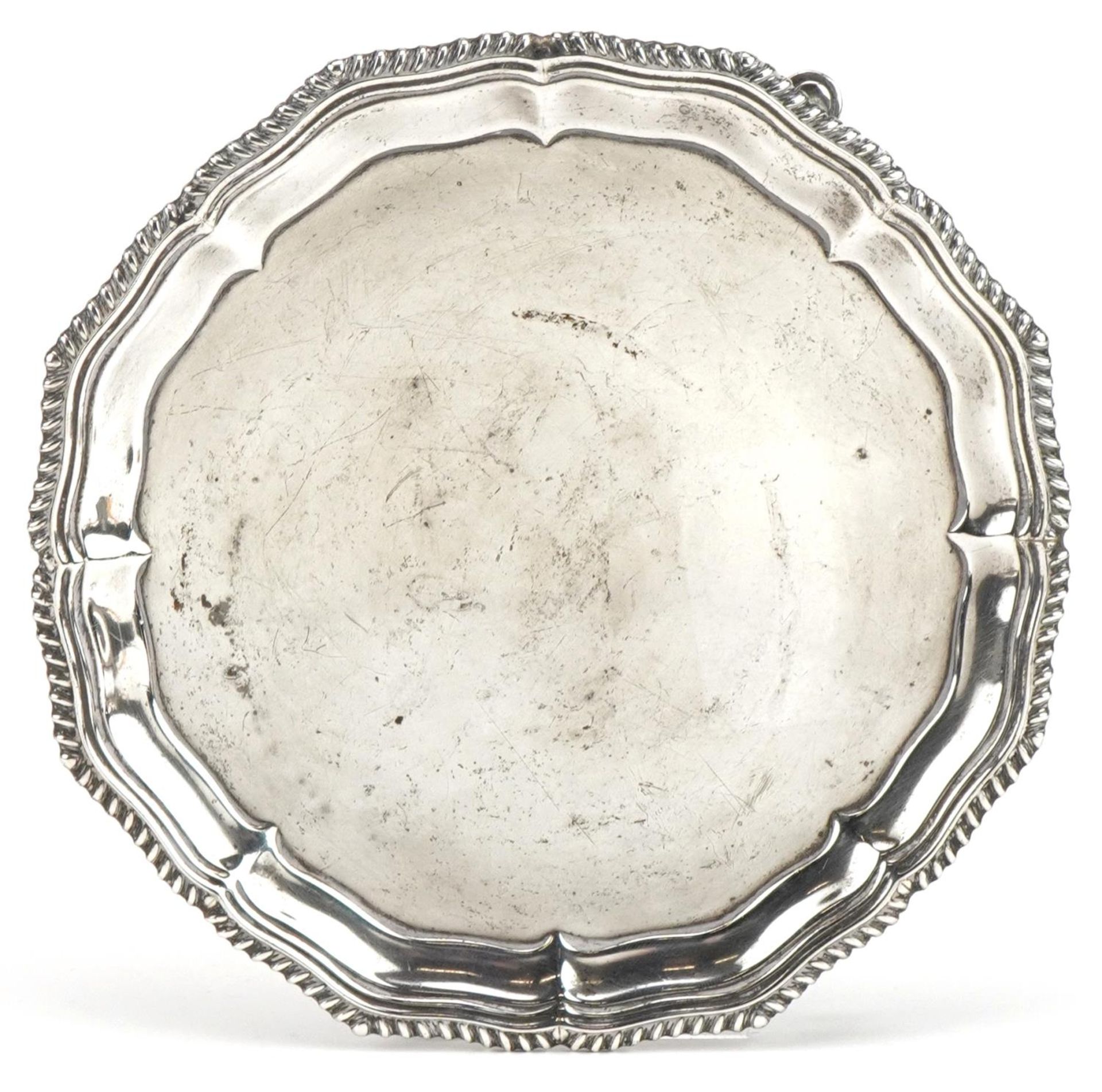 Hawksworth, Eyre & Co Ltd, Victorian circular silver three footed card tray, Sheffield 1896, 15cm in - Image 2 of 4