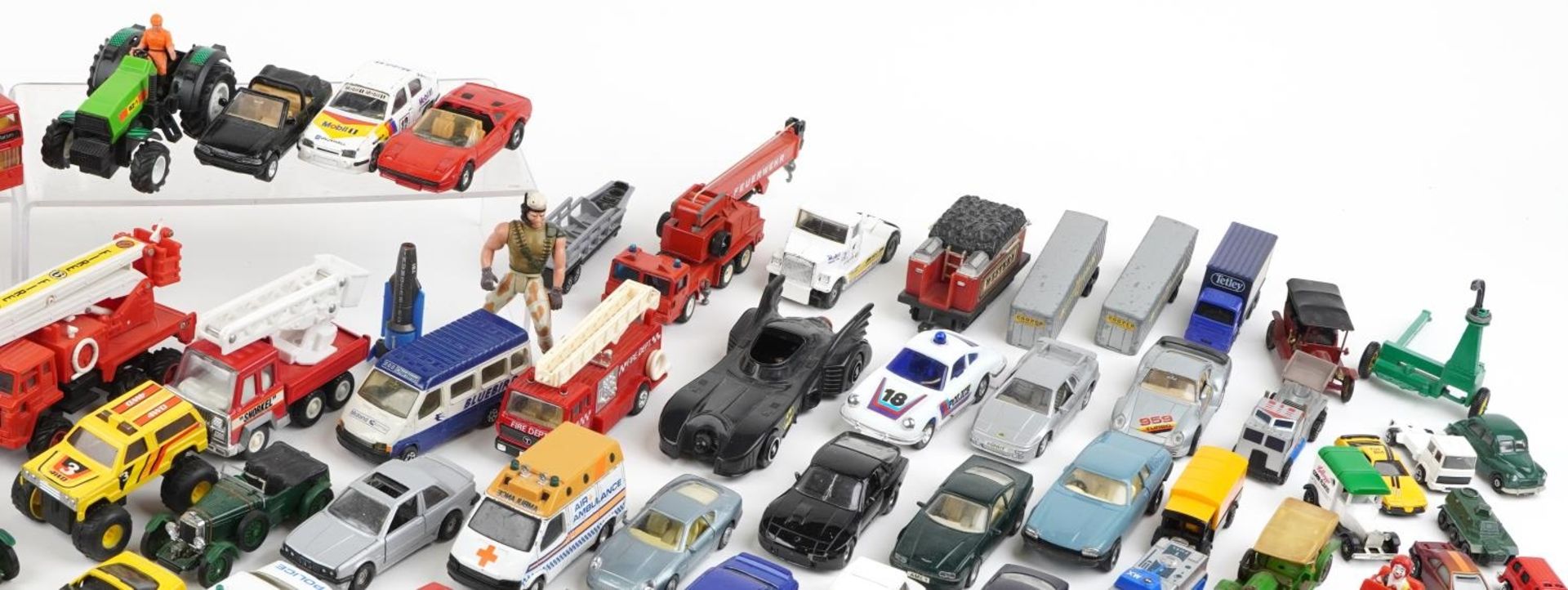 Large collection of predominantly diecast vehicles including Corgi and Matchbox : For further - Bild 3 aus 5