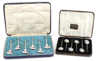 Thomas Bradbury & Sons Ltd, set of six silver teaspoons with lion terminals and a set of six