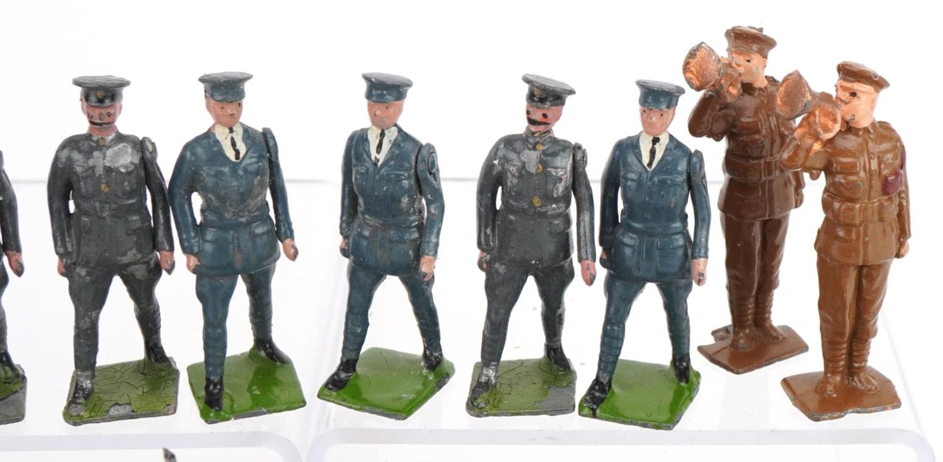John Hill & Co and Britains hand painted lead soldiers including Seaforth Highlanders, with paper - Bild 4 aus 9
