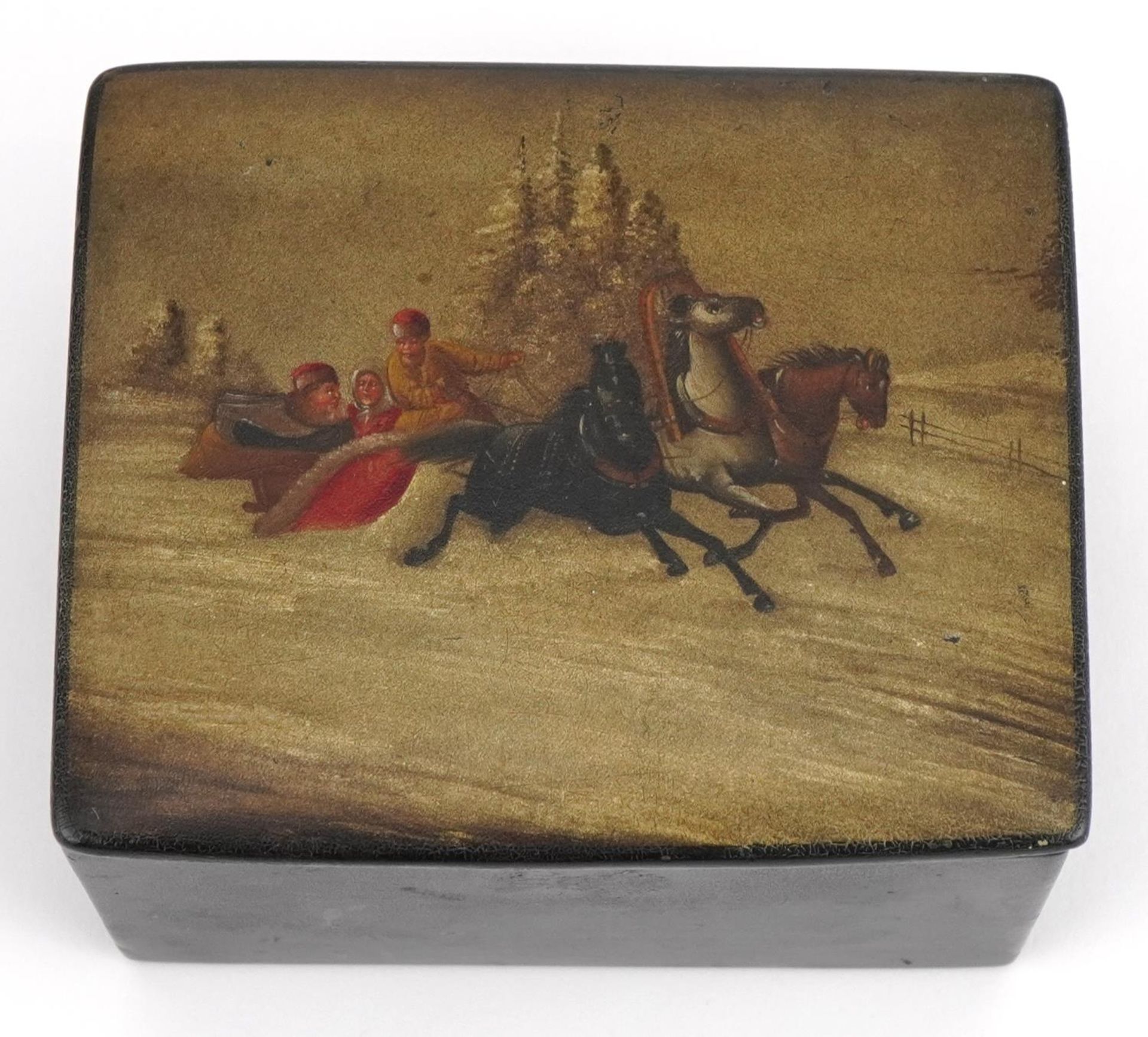 19th century Russian black lacquered box with hinged lid hand painted with a troika, 7cm H x 10cm - Bild 2 aus 5