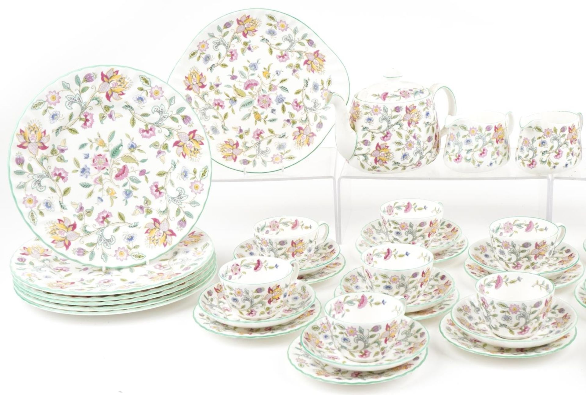 Minton Haddon Hall dinner and teaware including teapot, large oval platter, trios and dinner plates, - Bild 2 aus 4