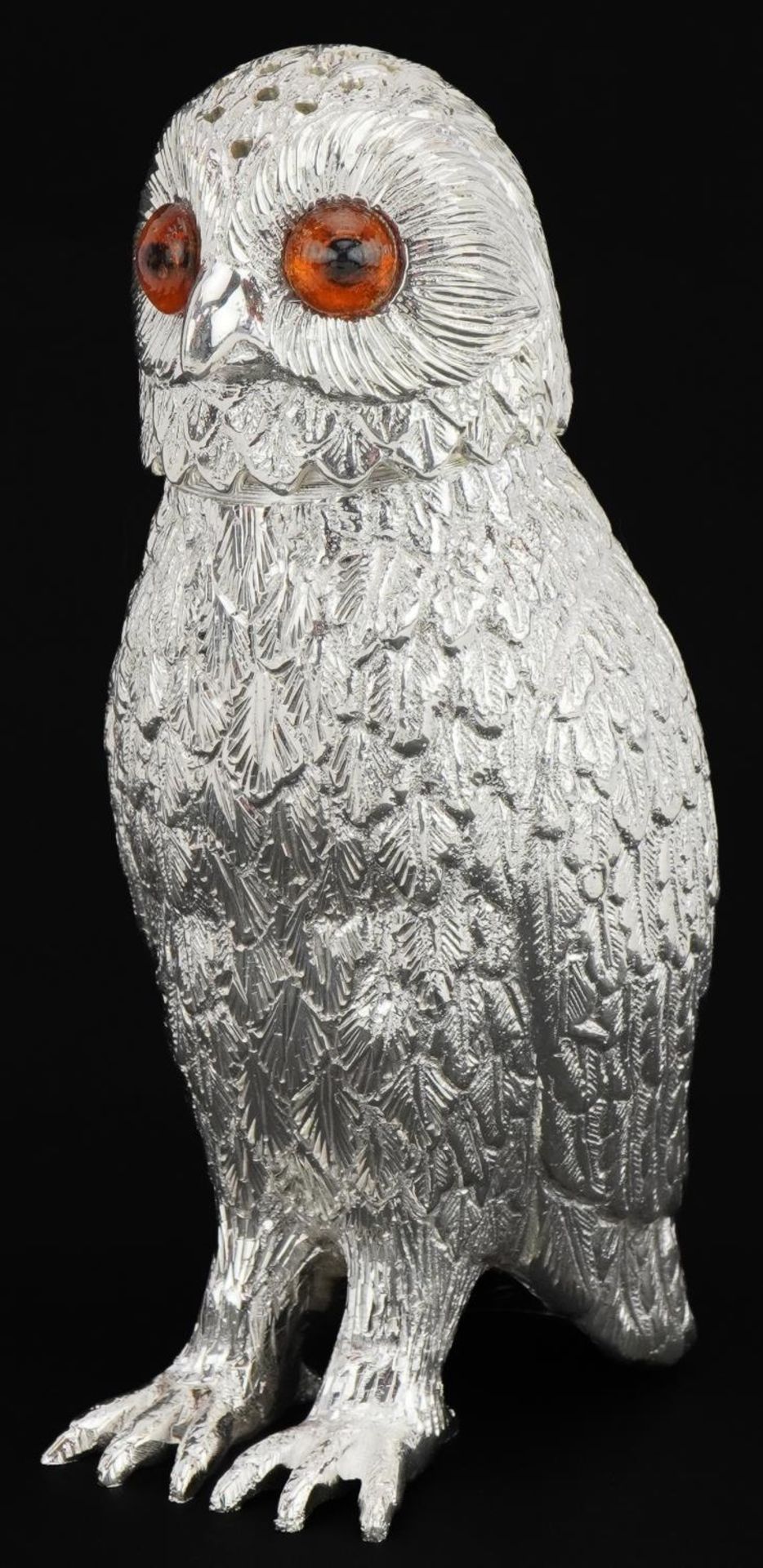 Large silver plated caster in the form of an owl with beaded eyes, 15cm high : For further - Bild 2 aus 6