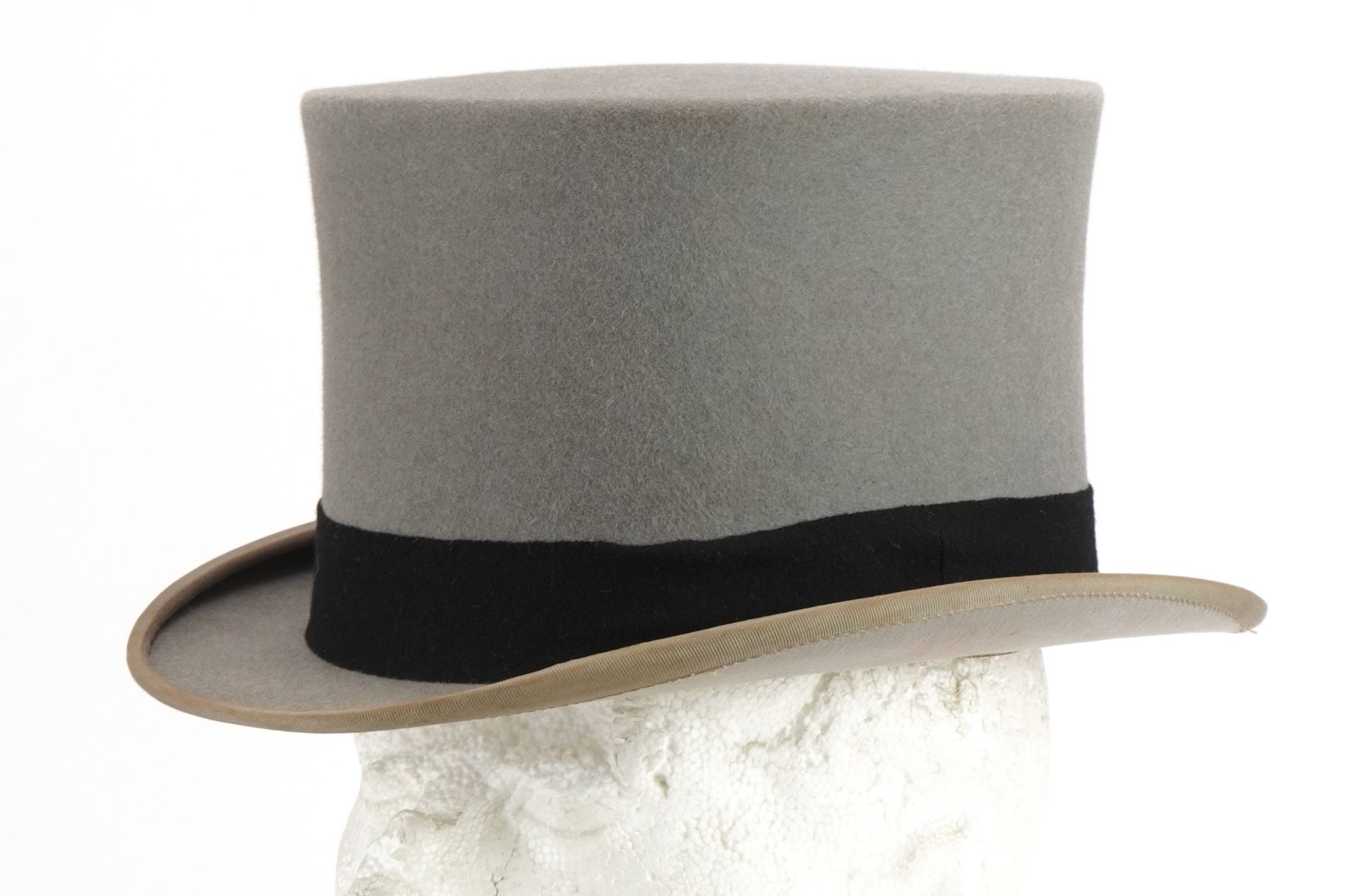 Scott & Co top hat housed in a brown leatherette travel box, the top hat interior size 21cm x 17cm : - Bild 7 aus 7