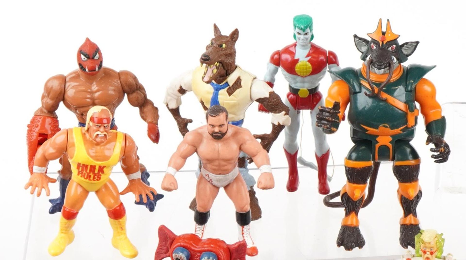 Collection of vintage and later toys, predominantly action figures, including World Wrestling - Bild 2 aus 5