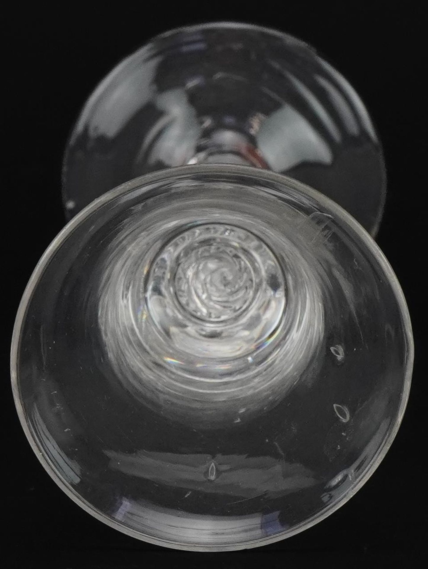 18th century wine glass with air twist stem and bell shaped bowl, 15.5cm high : For further - Bild 3 aus 4