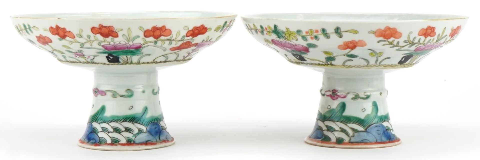 Pair of Chinese porcelain stem bowls hand painted in the famille rose palette with flowers, each 9. - Bild 4 aus 6