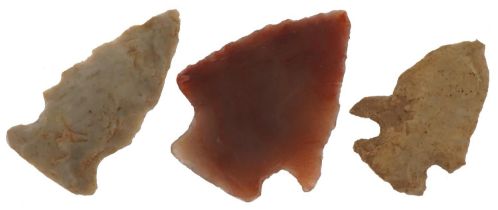 Three Stone Age style carved flint arrowheads, the largest 4cm in length : For further information