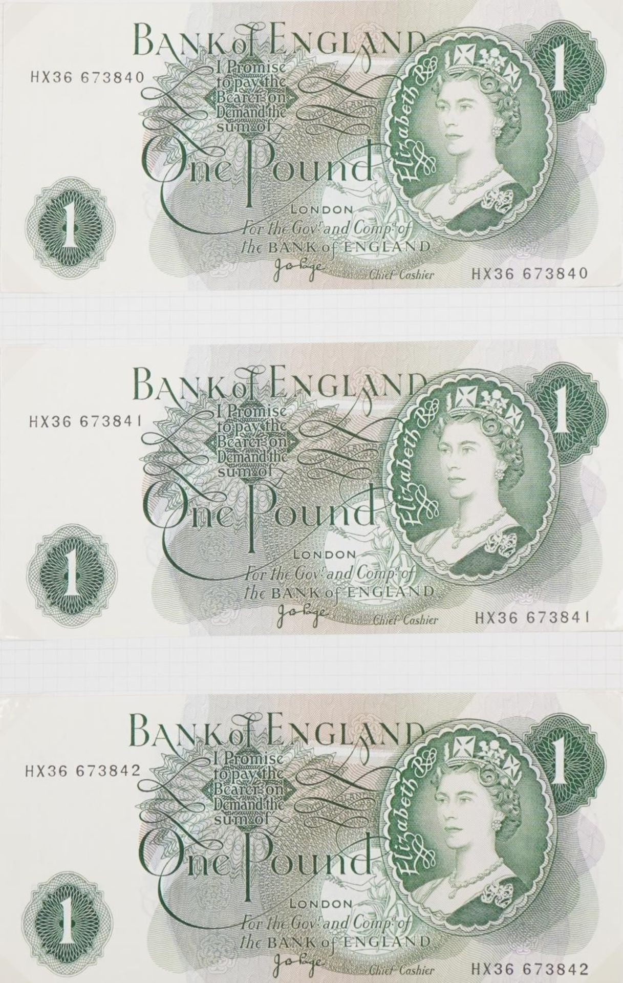British and world banknotes arranged in an album including white five pound note, Chief Cashier P - Bild 3 aus 10