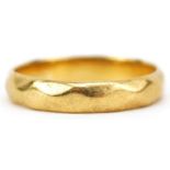 22ct gold wedding band, size K, 3.1g : For further information on this lot please visit