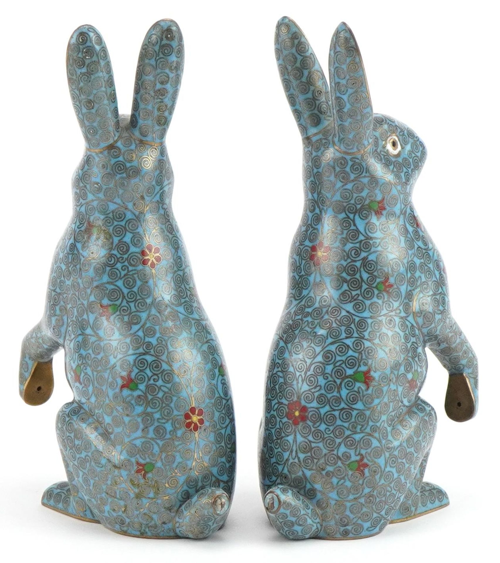 Pair of Chinese cloisonne hares enamelled with flowers, each 13cm high : For further information - Bild 2 aus 3