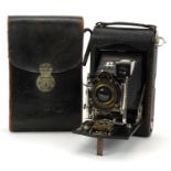 Vintage Kodak camera with case : For further information on this lot please visit