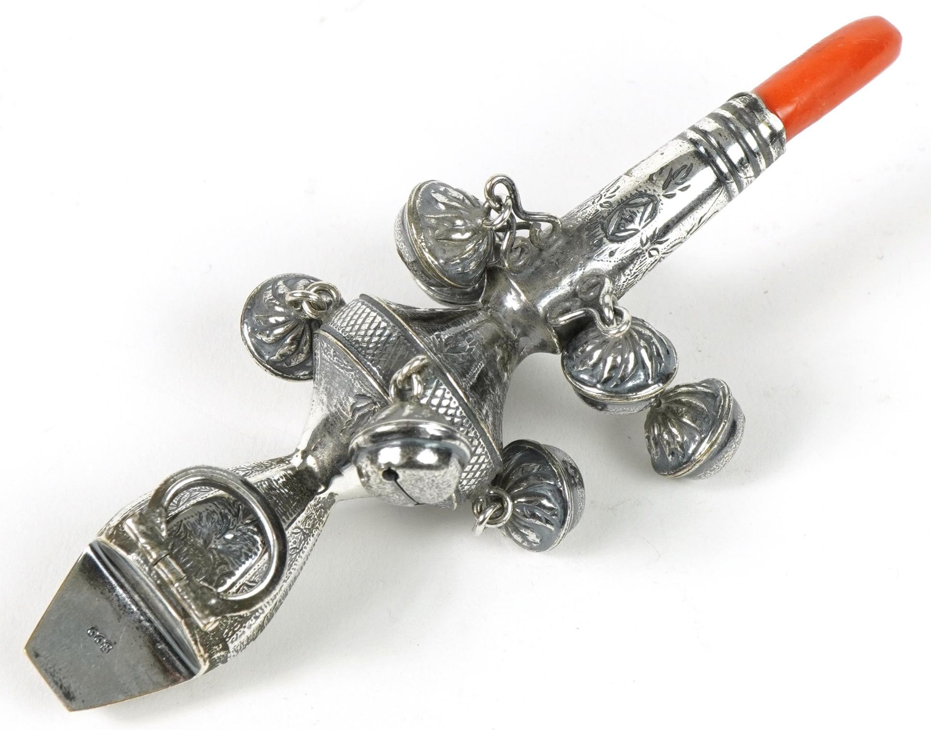 Victorian style 800 grade silver baby's rattle whistle with coral teether, 13.5cm in length, 47.3g : - Bild 2 aus 3