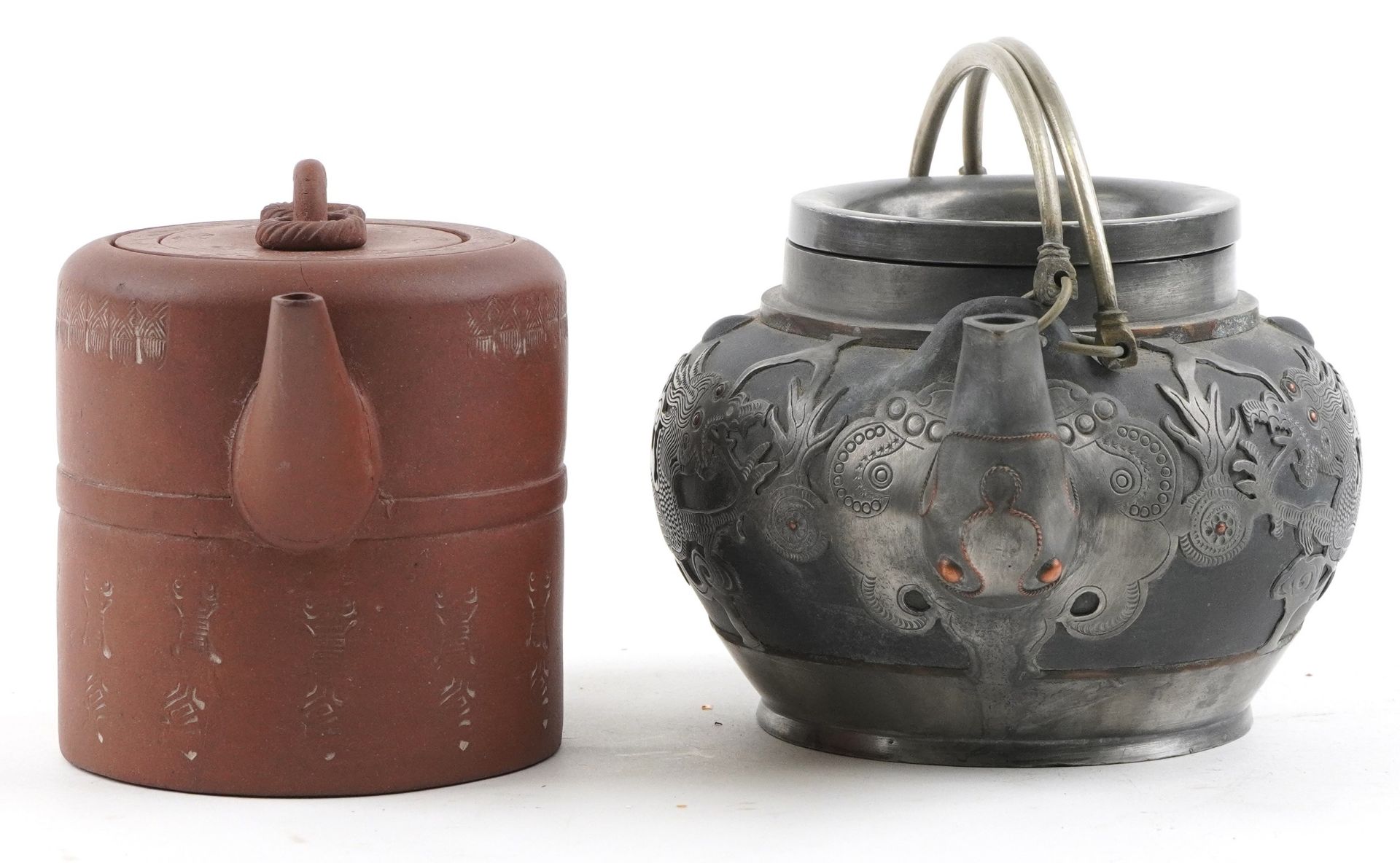 Two Chinese teapots including Yixing terracotta example with liner, the largest 18cm in length : For - Bild 3 aus 9