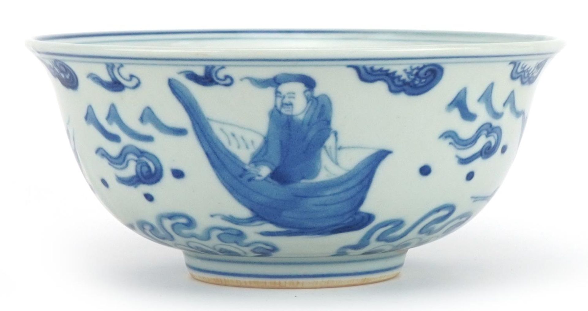 Chinese blue and white porcelain bowl hand painted with figures and animals above crashing waves, - Bild 4 aus 7