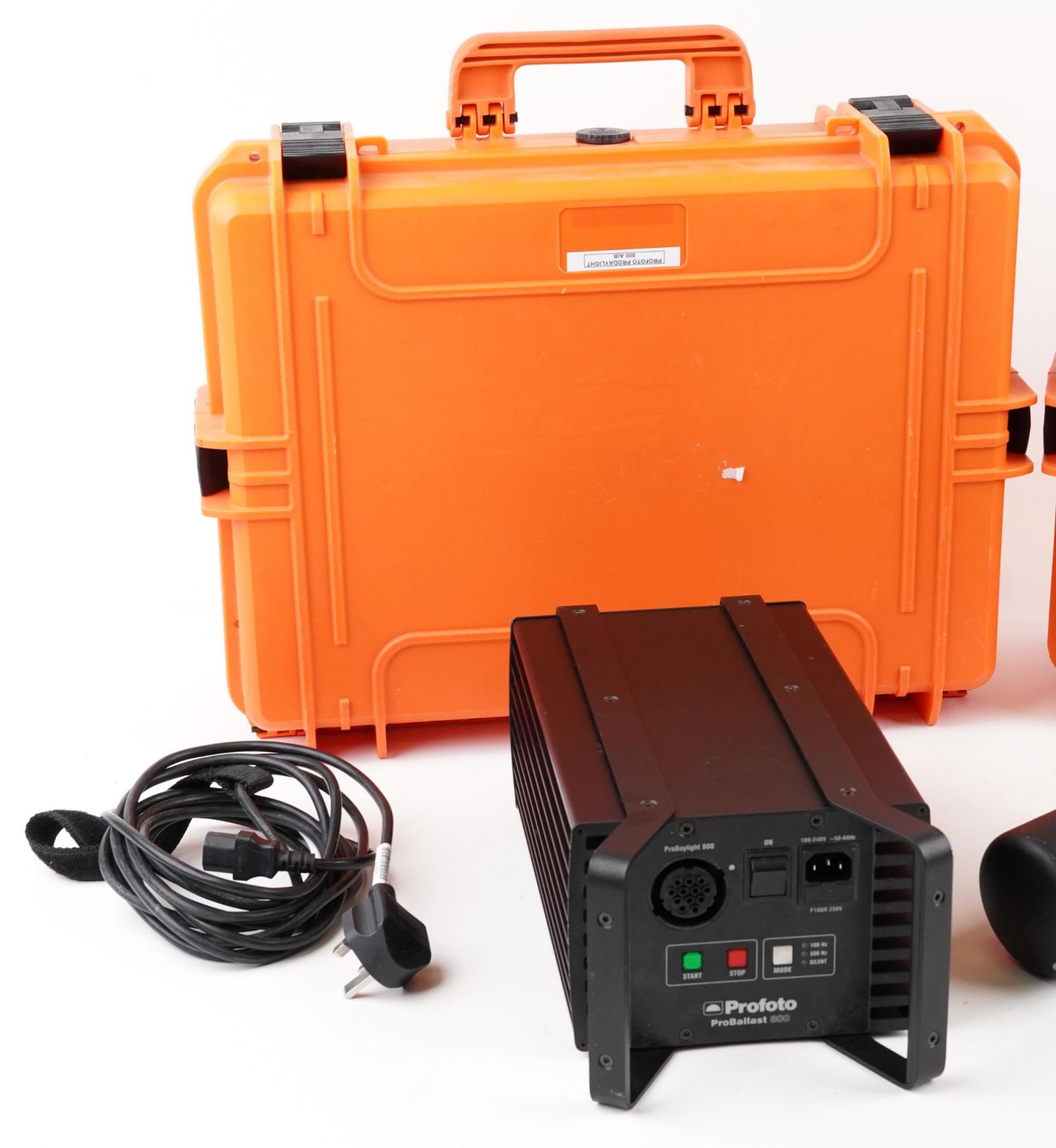 Profoto ProDaylight 800 Air HMI light head with ballast housed in two fitted cases : For further - Image 2 of 4