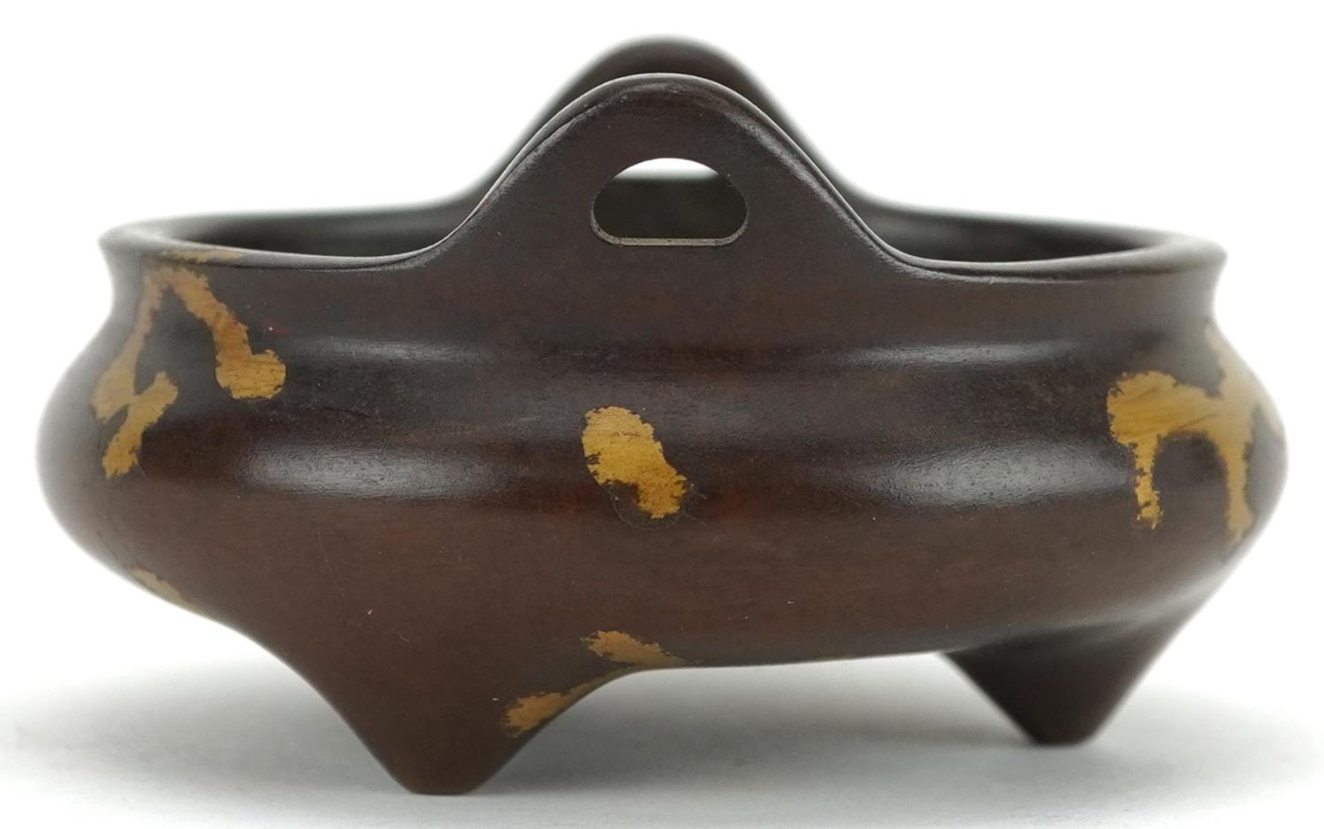 Chinese gold splashed patinated bronze tripod censer with twin handles, four figure character - Image 4 of 7